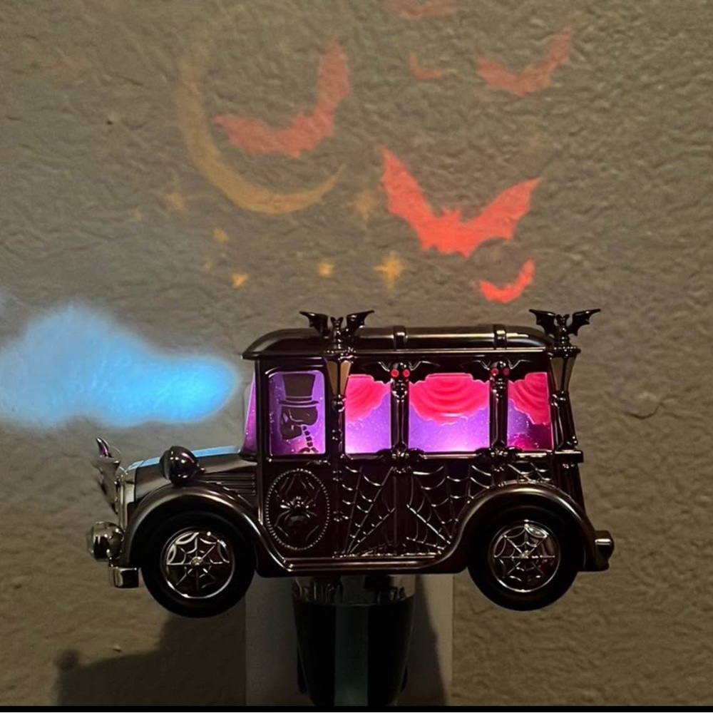Bath & Body Works   “Hearse” Projector Wallflower Plug
